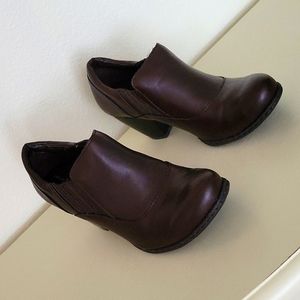 Like NEW brown slip on